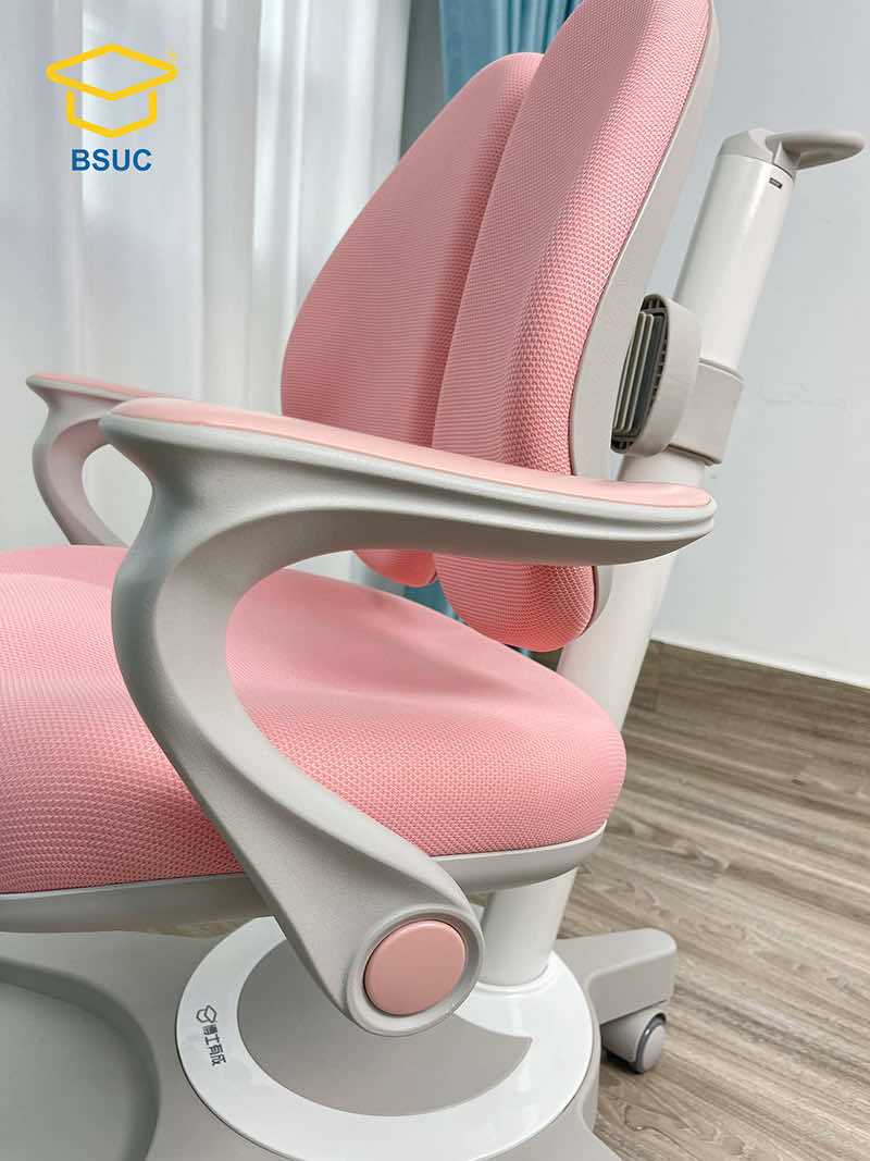 Tựa tay sáng tạo và xịn xò có thể gập 90 độ của ghế DRY-822